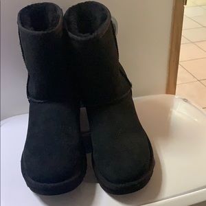 All black classic uggs
